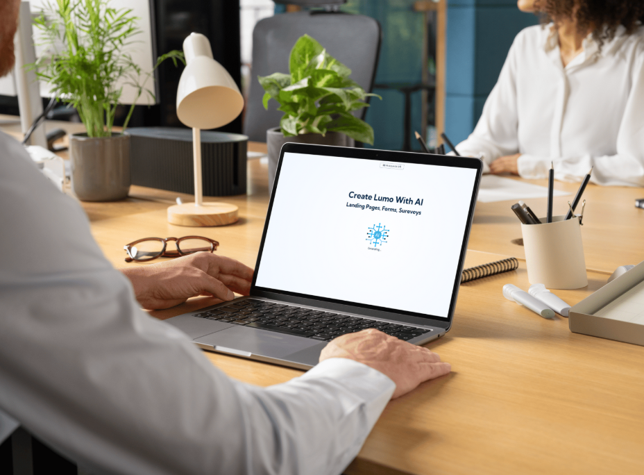 Interfaz de LumoPages mostrando un diseño pulido de página de registro previo al lanzamiento